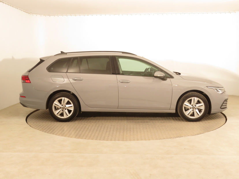 Volkswagen Golf, 2023