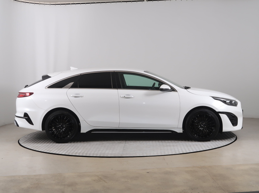 Kia ProCeed, 2022