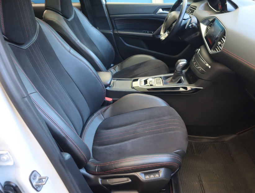 Peugeot 308, 2015