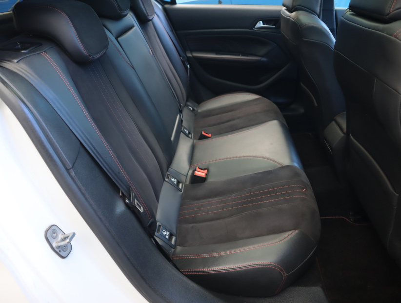Peugeot 308, 2015