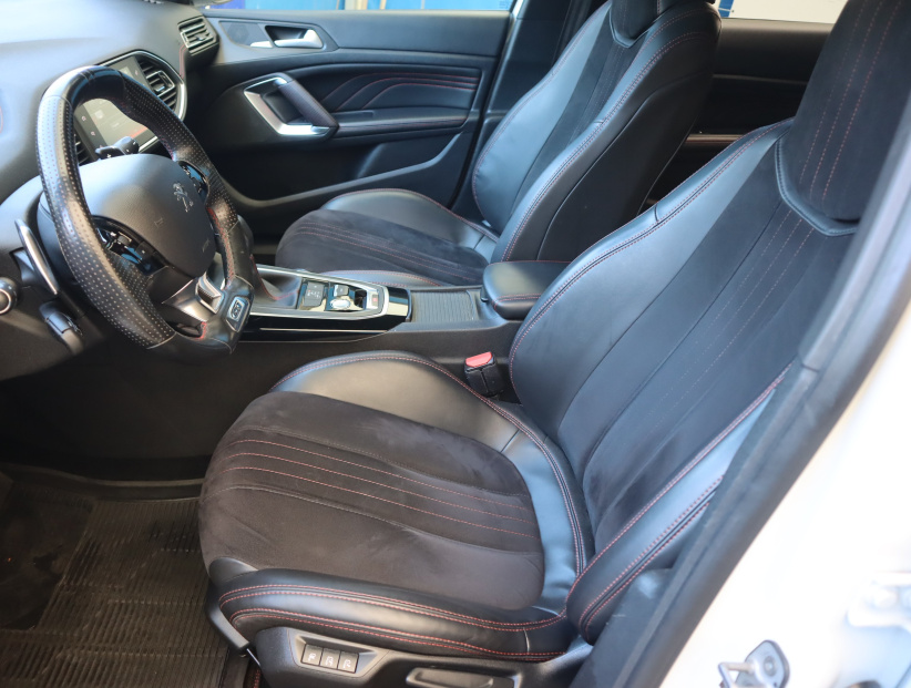 Peugeot 308, 2015