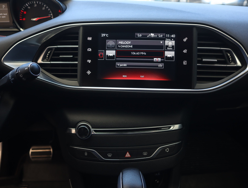 Peugeot 308, 2015