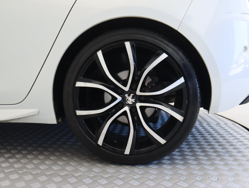 Peugeot 308, 2015