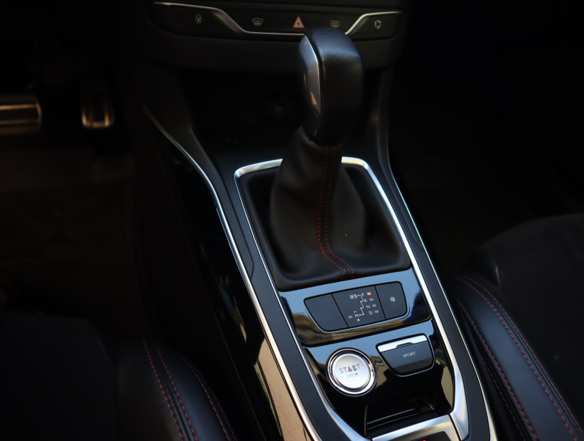Peugeot 308, 2015