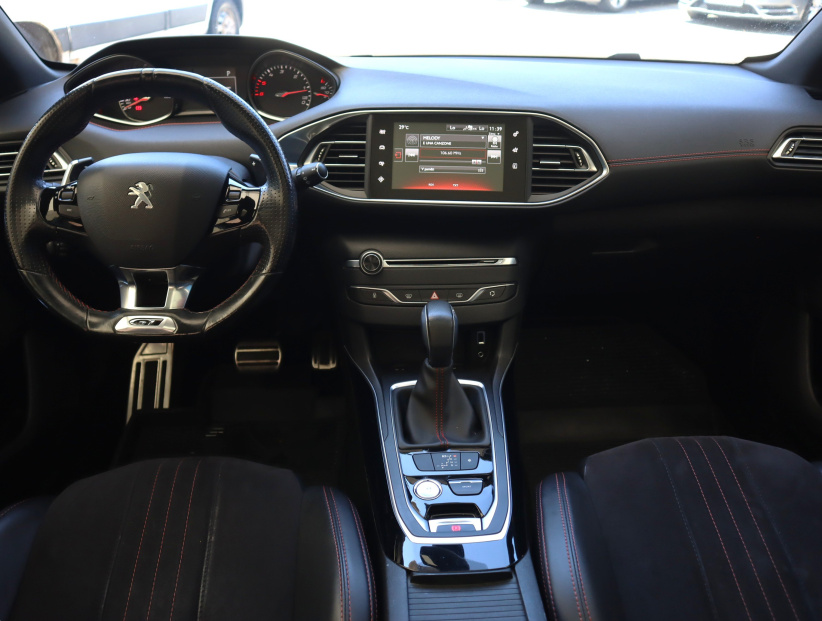 Peugeot 308, 2015
