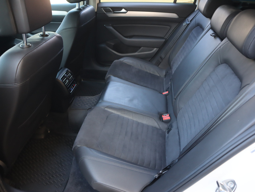 Volkswagen Passat, 2016