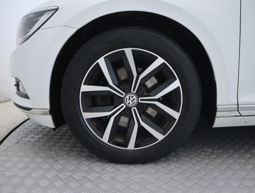 Volkswagen Passat, 2016