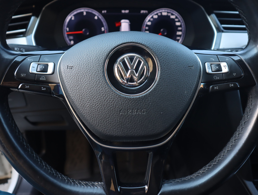 Volkswagen Passat, 2016