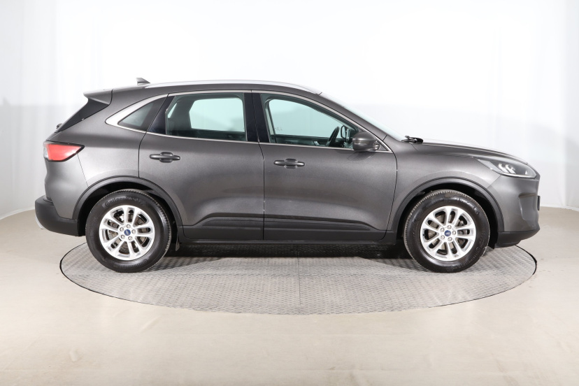 Ford Kuga, 2021