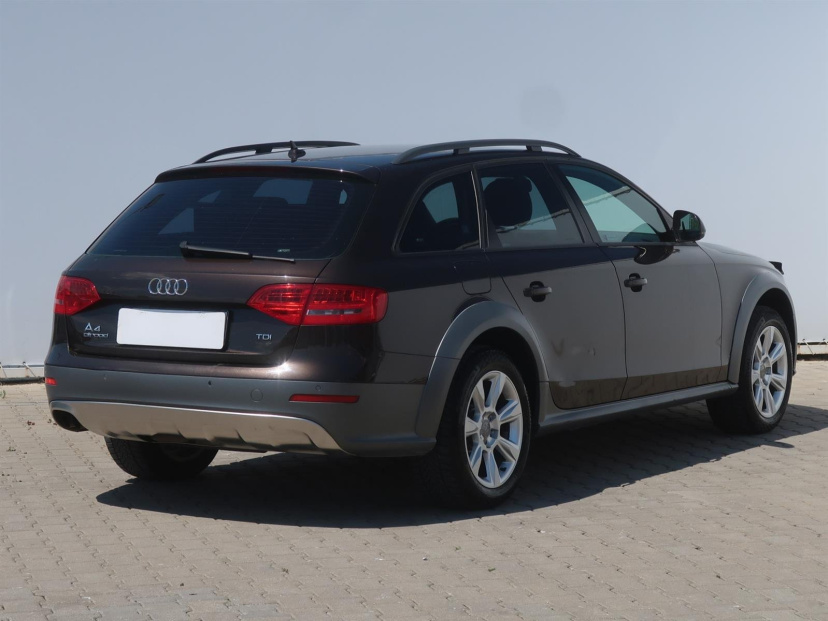 Audi A4 Allroad, 2011