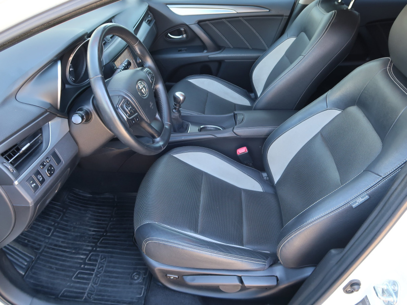 Toyota Avensis, 2015