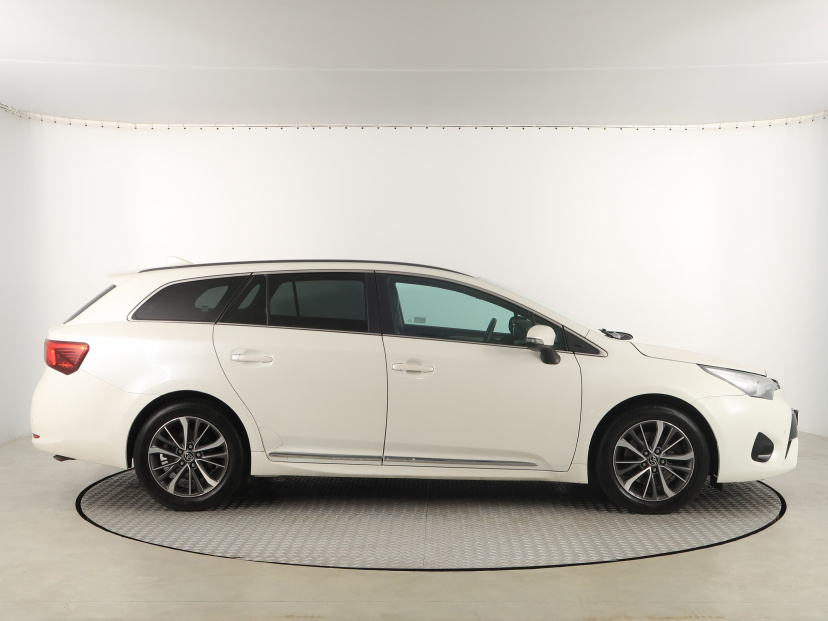 Toyota Avensis, 2015