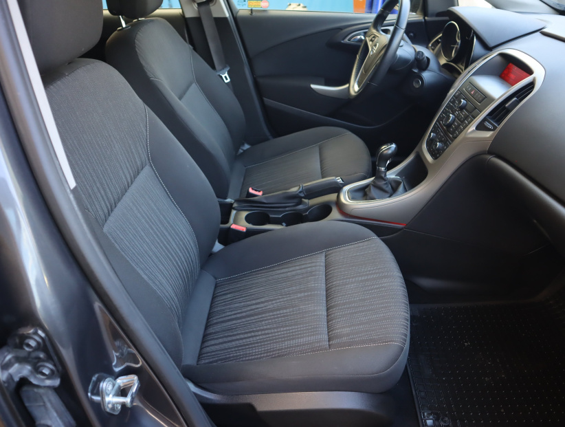 Opel Astra, 2012