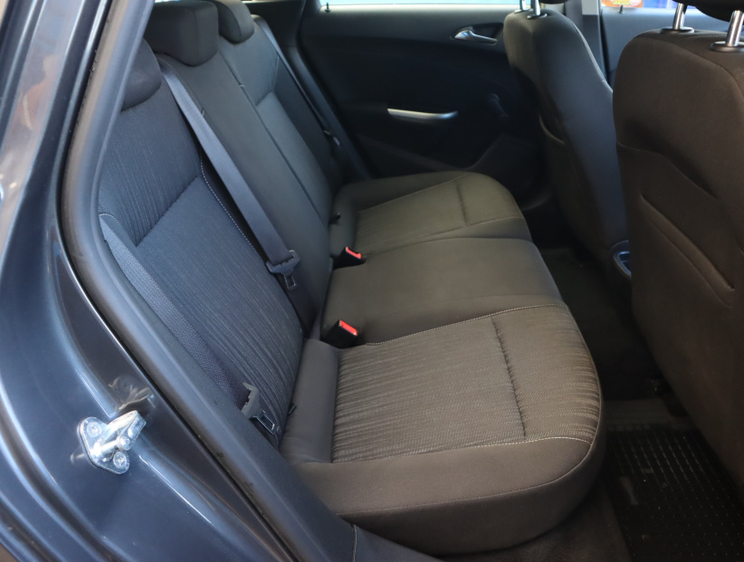 Opel Astra, 2012