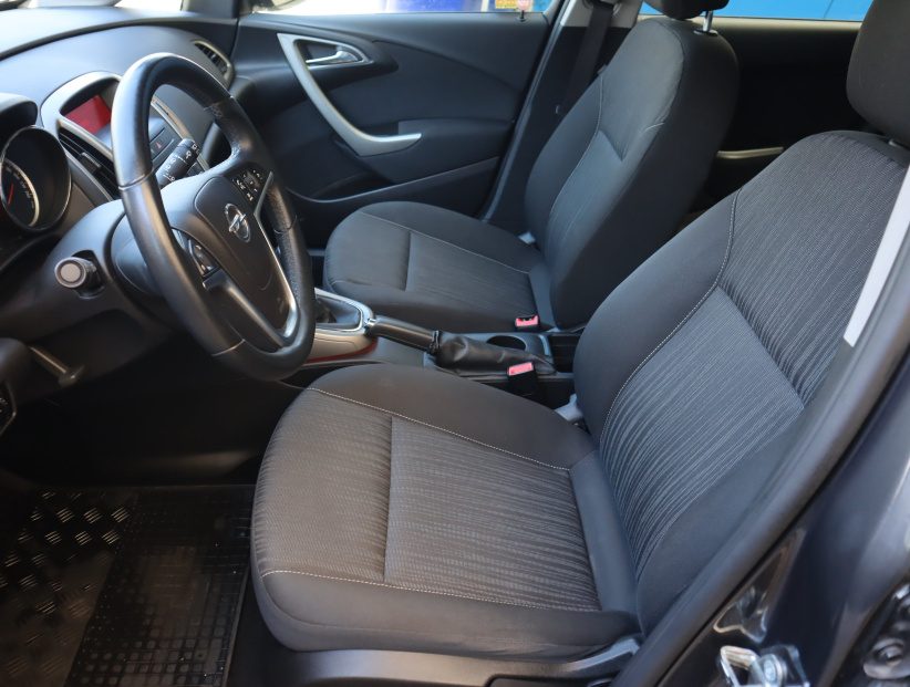 Opel Astra, 2012
