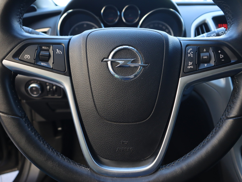 Opel Astra, 2012