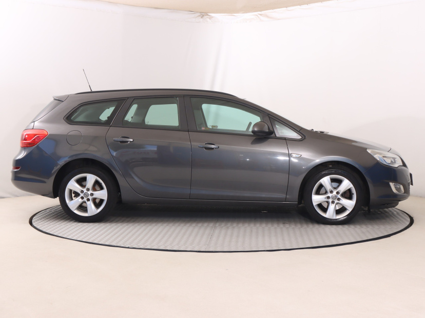Opel Astra, 2012