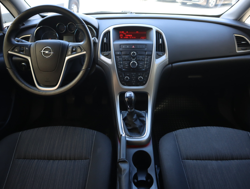 Opel Astra, 2012