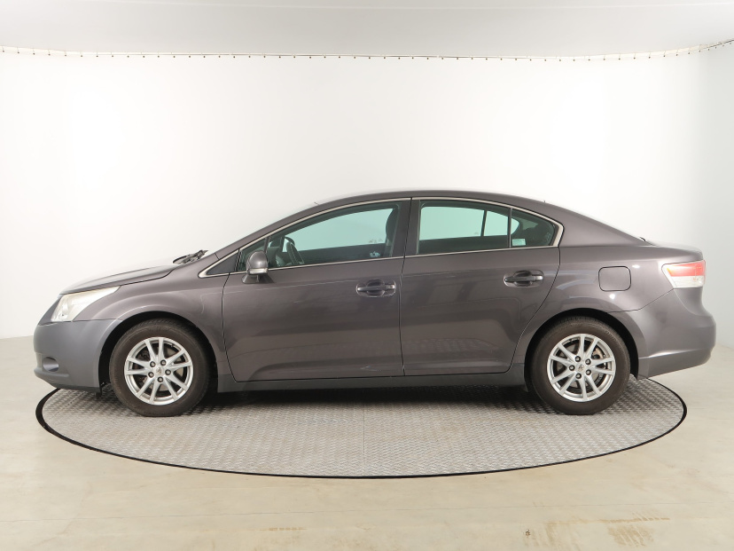 Toyota Avensis, 2011