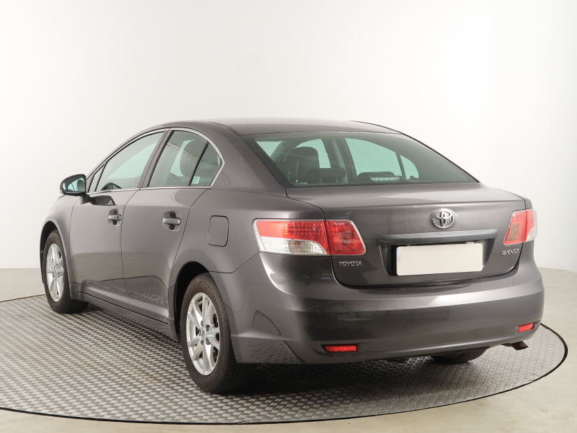 Toyota Avensis, 2011