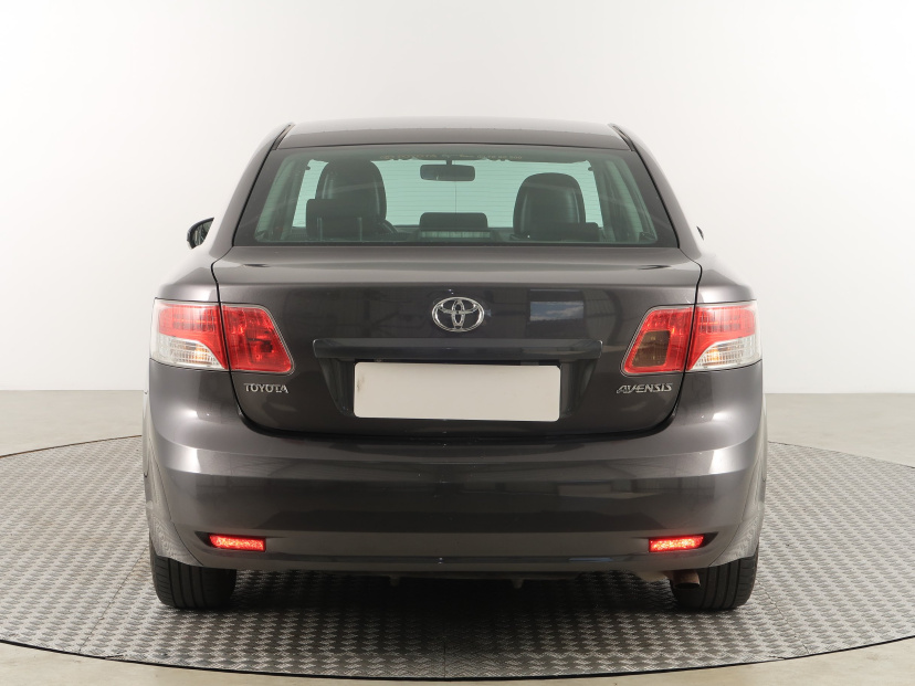 Toyota Avensis, 2011