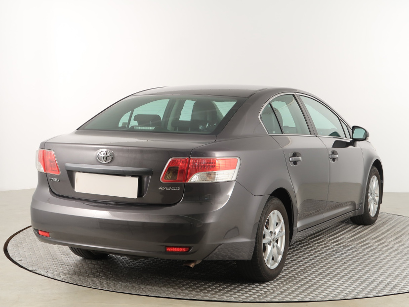 Toyota Avensis, 2011