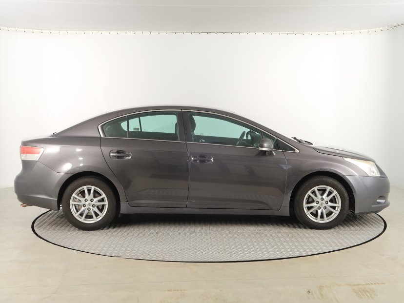 Toyota Avensis, 2011