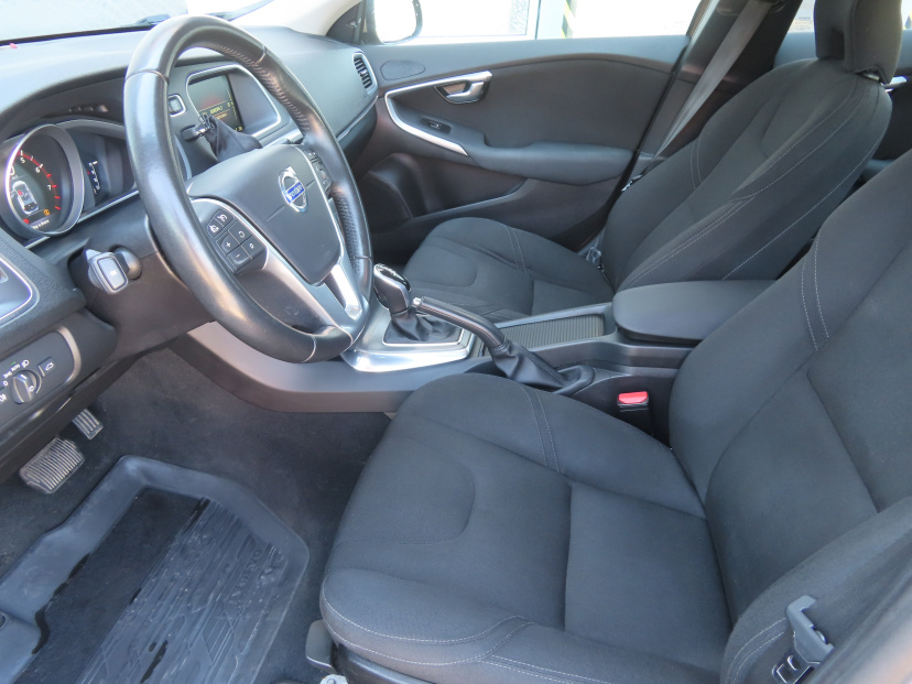 Volvo V40, 2016