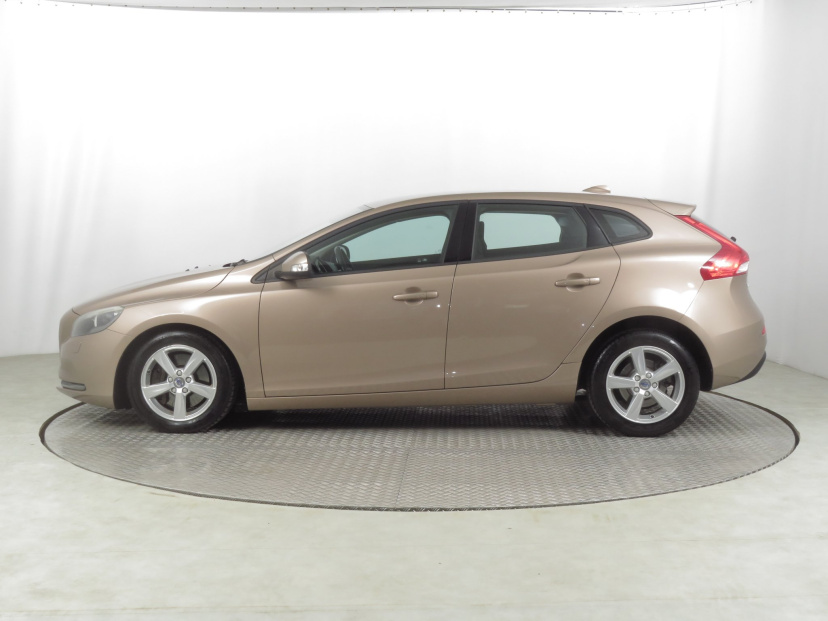 Volvo V40, 2016