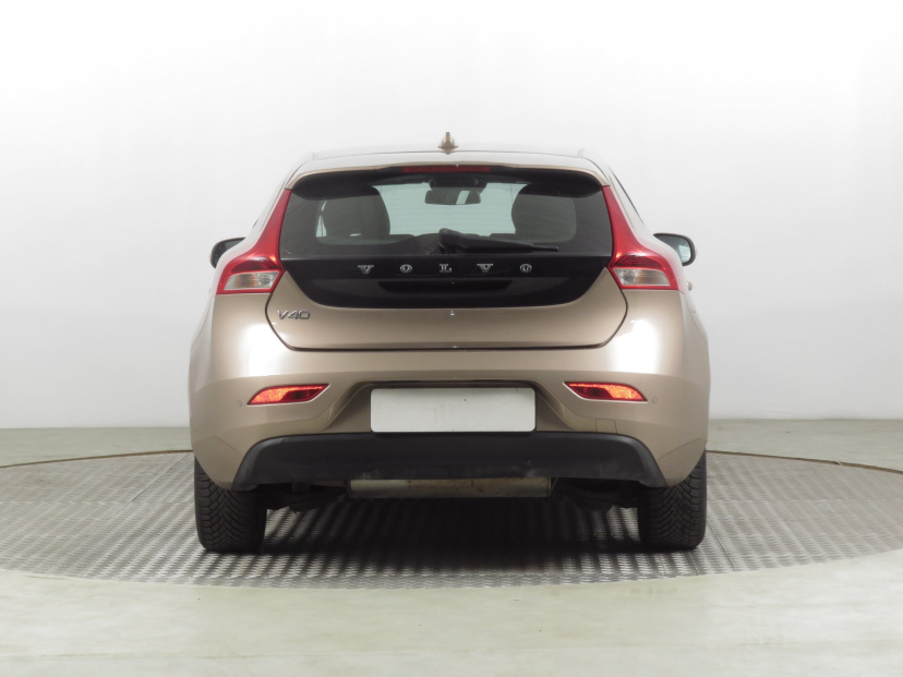 Volvo V40, 2016
