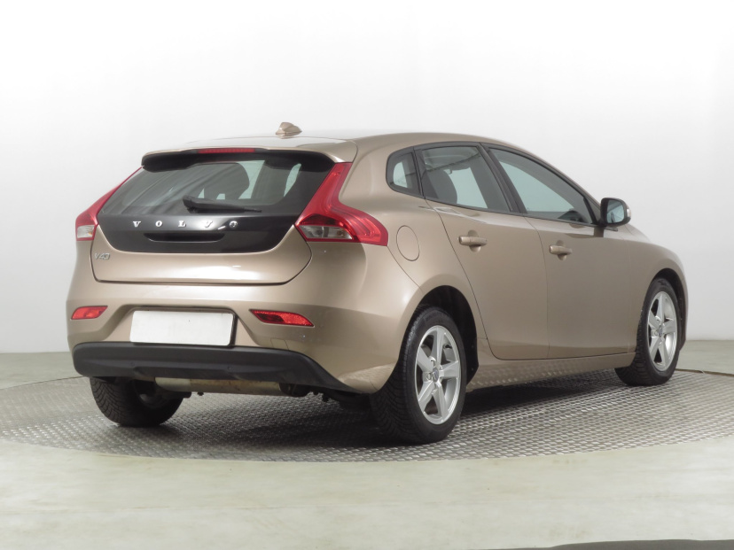 Volvo V40, 2016
