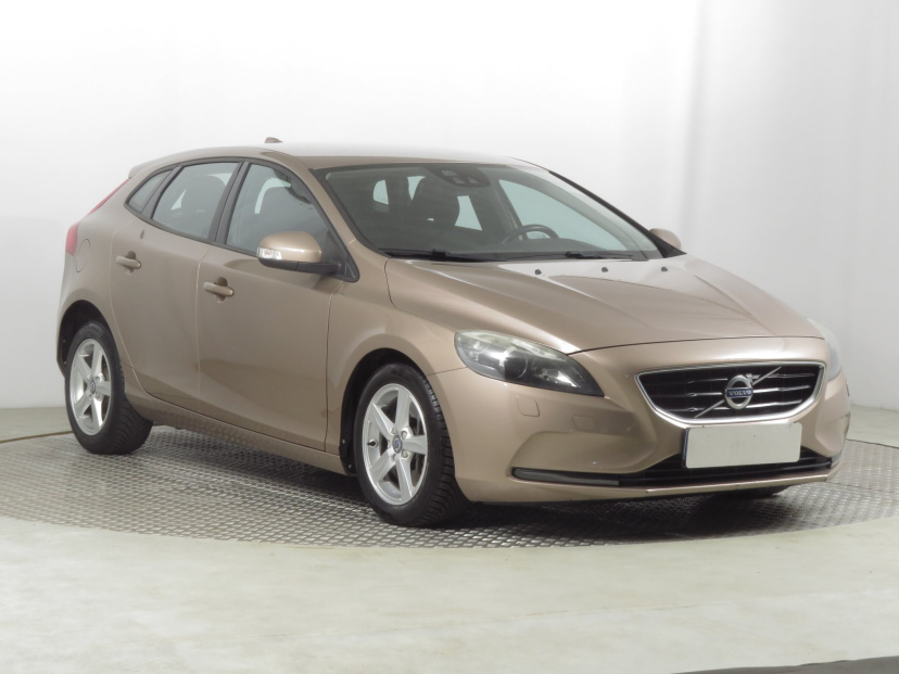 Volvo V40, 2016