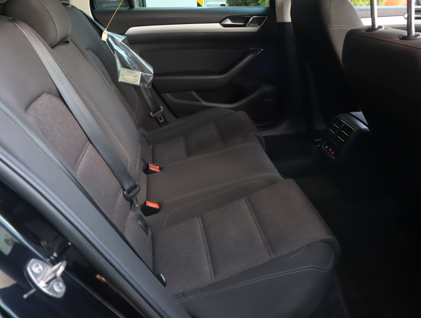 Volkswagen Passat, 2015