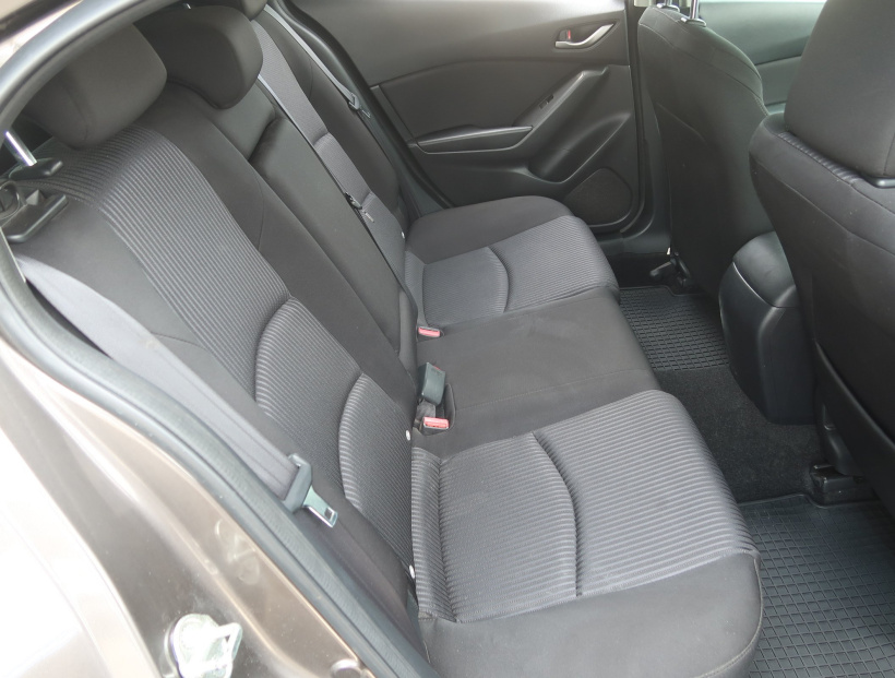Mazda 3, 2015