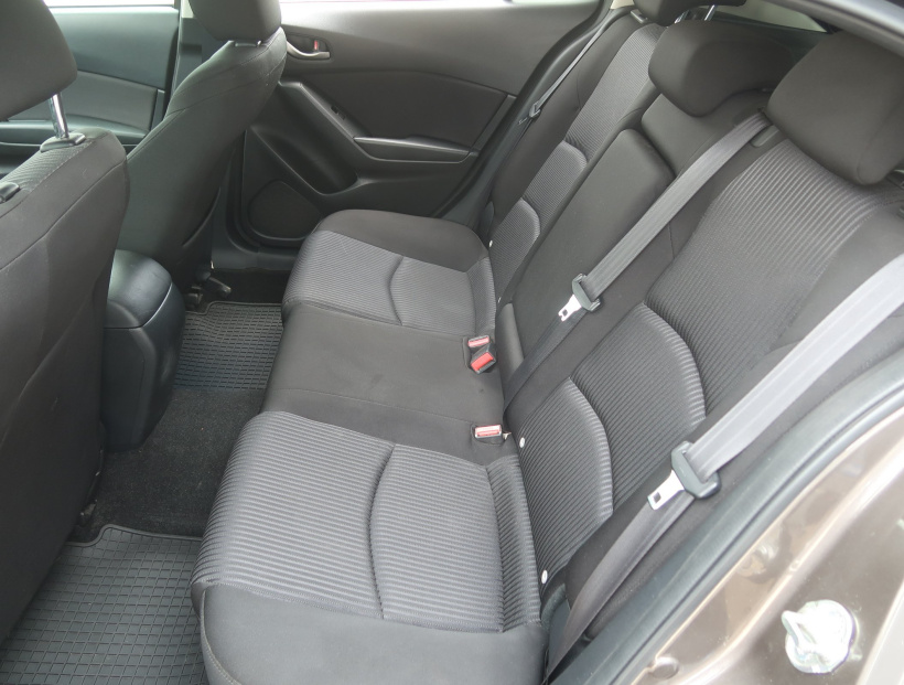Mazda 3, 2015