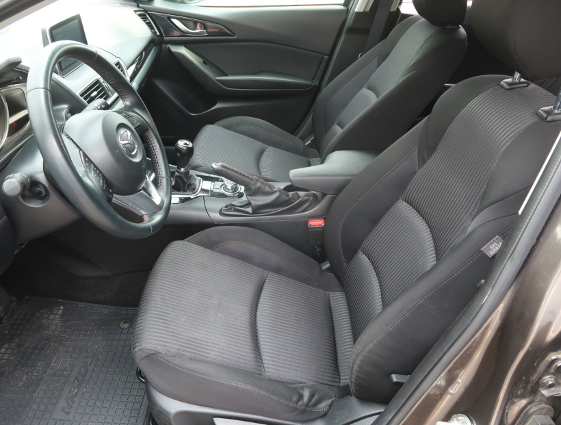 Mazda 3, 2015