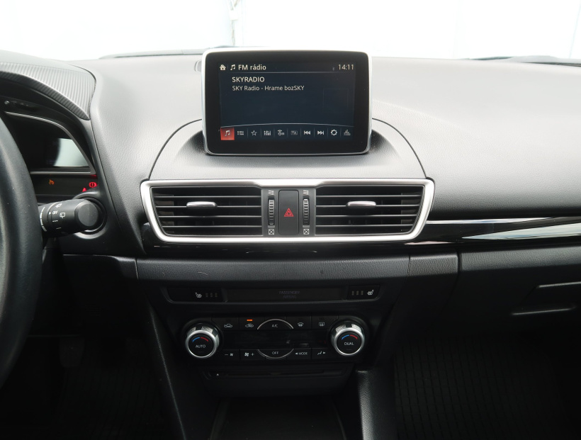 Mazda 3, 2015