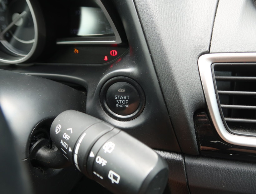 Mazda 3, 2015