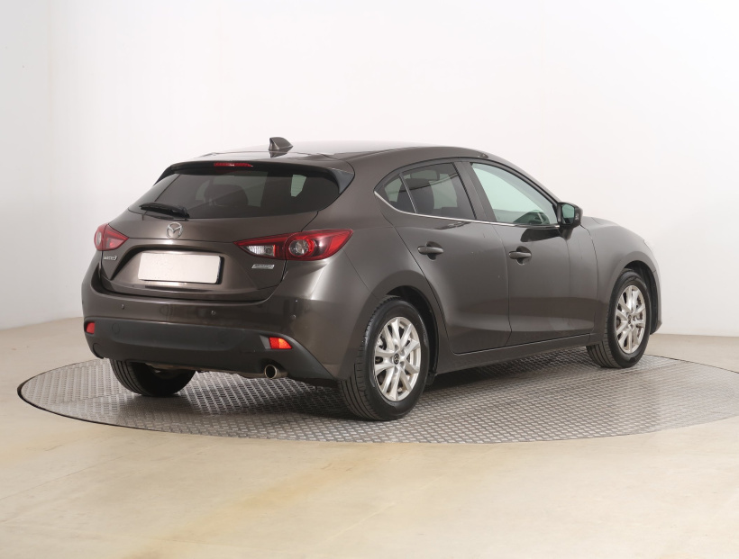 Mazda 3, 2015