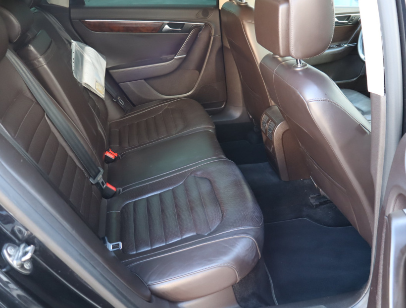 Volkswagen Passat, 2011