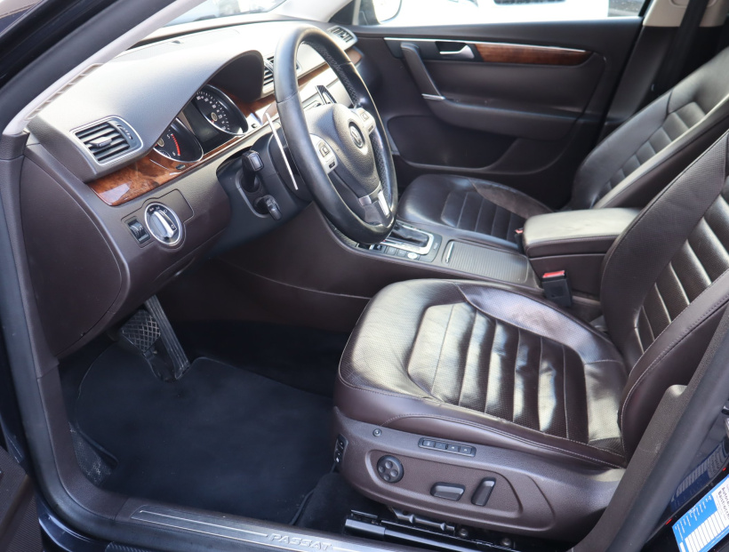 Volkswagen Passat, 2011