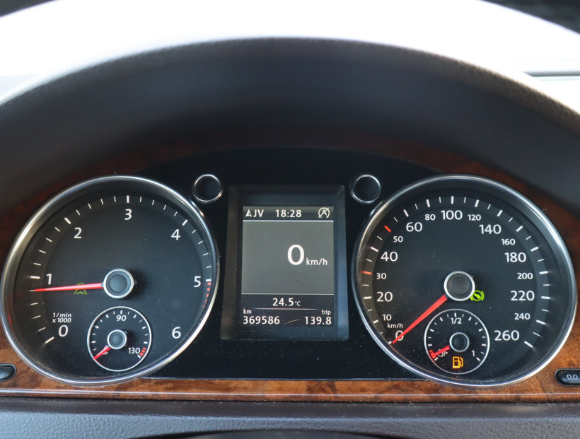 Volkswagen Passat, 2011
