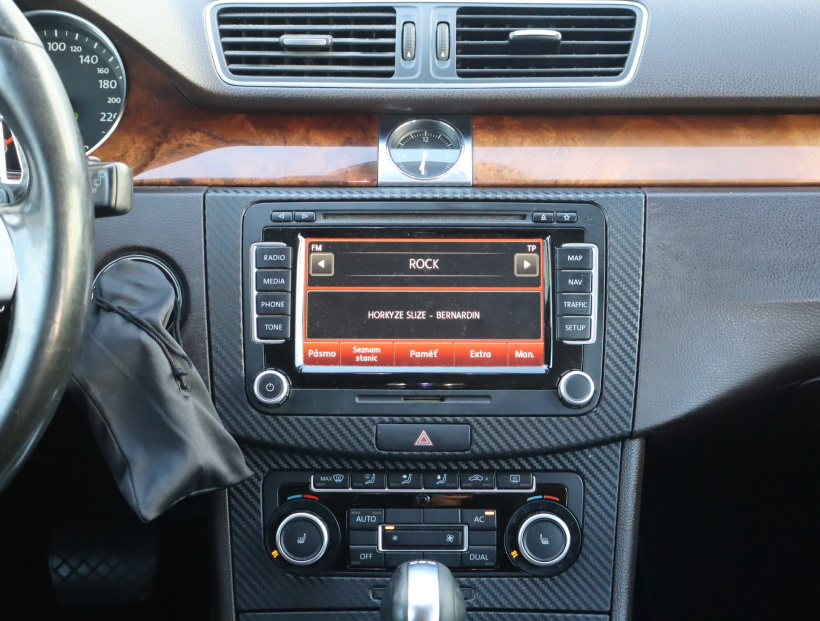 Volkswagen Passat, 2011