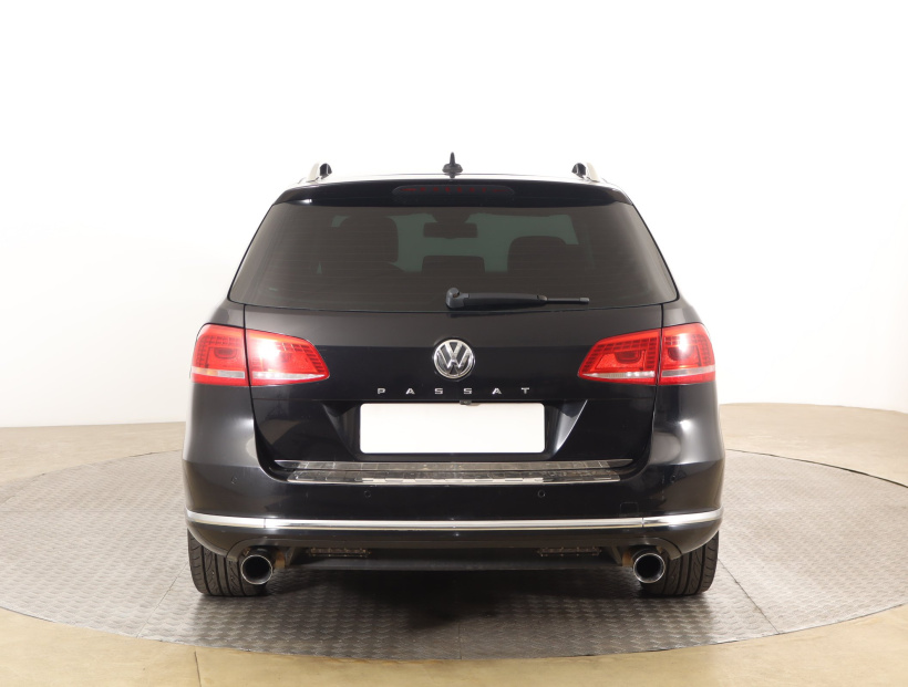Volkswagen Passat, 2011