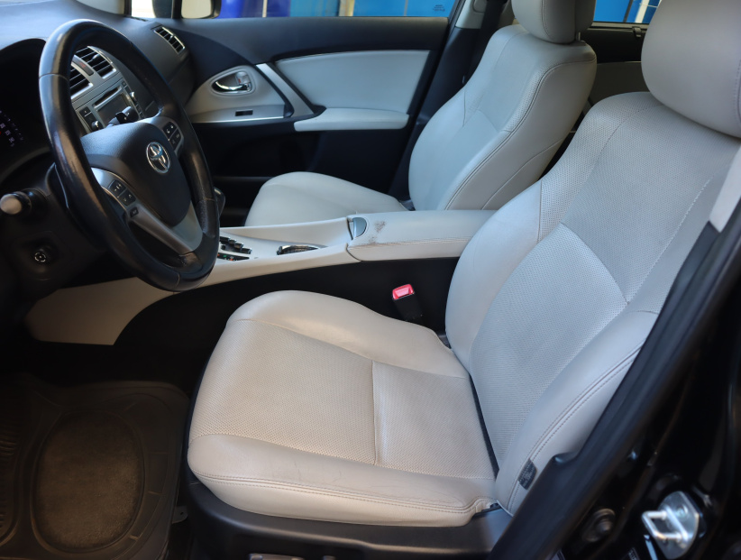 Toyota Avensis, 2012
