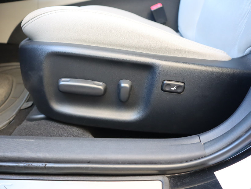 Toyota Avensis, 2012