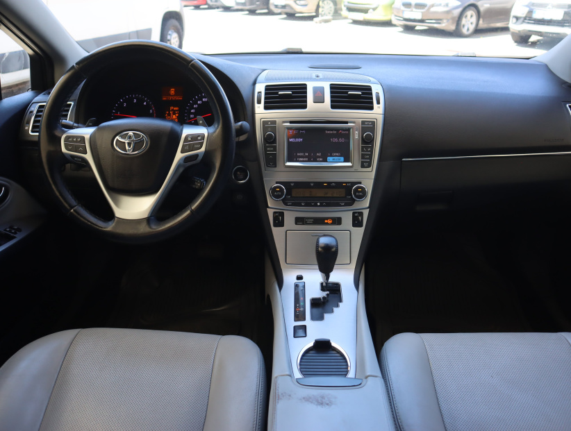 Toyota Avensis, 2012
