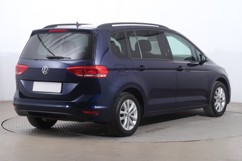 Volkswagen Touran, 2015