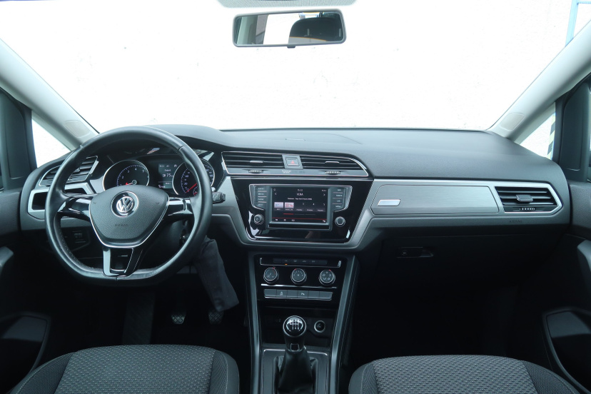Volkswagen Touran, 2015