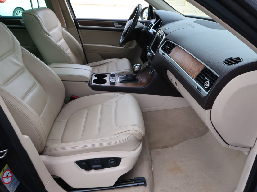 Volkswagen Touareg, 2012